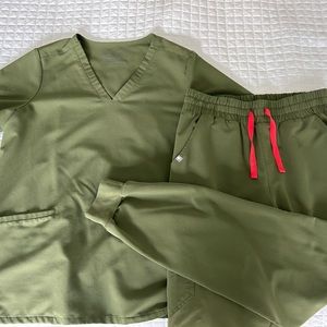 Figs dark olive medium scrub set